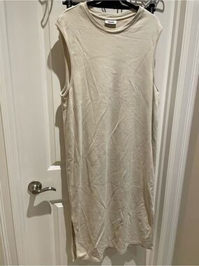 Minimum Cream Sleeveless Maxi Dress